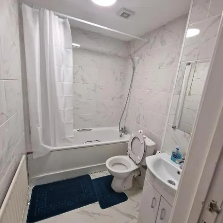 Room In A Shared Flat London Exterior photo