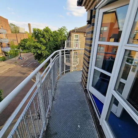 Room In A Shared Flat London Exterior photo