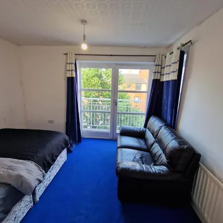 Room In A Shared Flat London Exterior photo