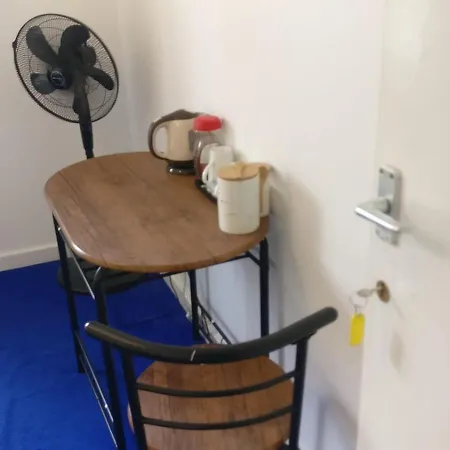 Room In A Shared Flat London Exterior photo